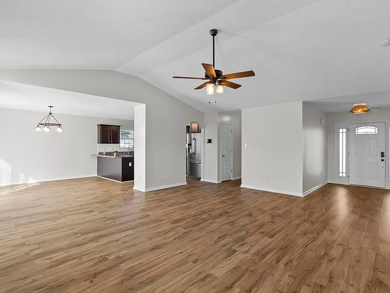 302 Aquamarine Cir — Photo 3