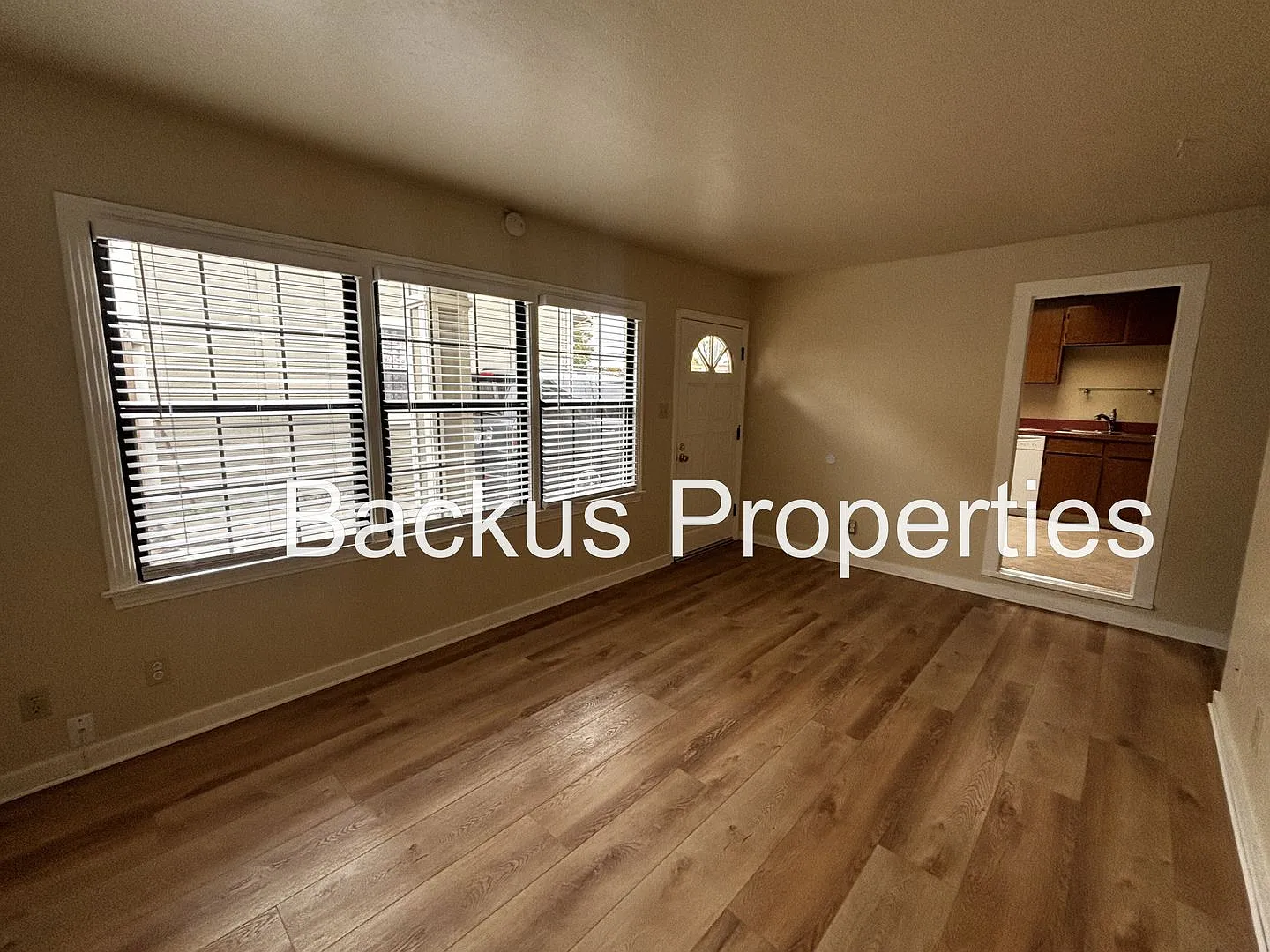 E. Acacia St 15 — Photo 3