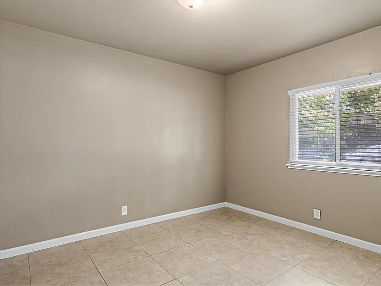 10498 Mills Tower Dr — Photo 16