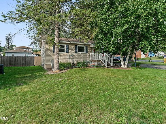 3rd image of 2525 Consaul Road