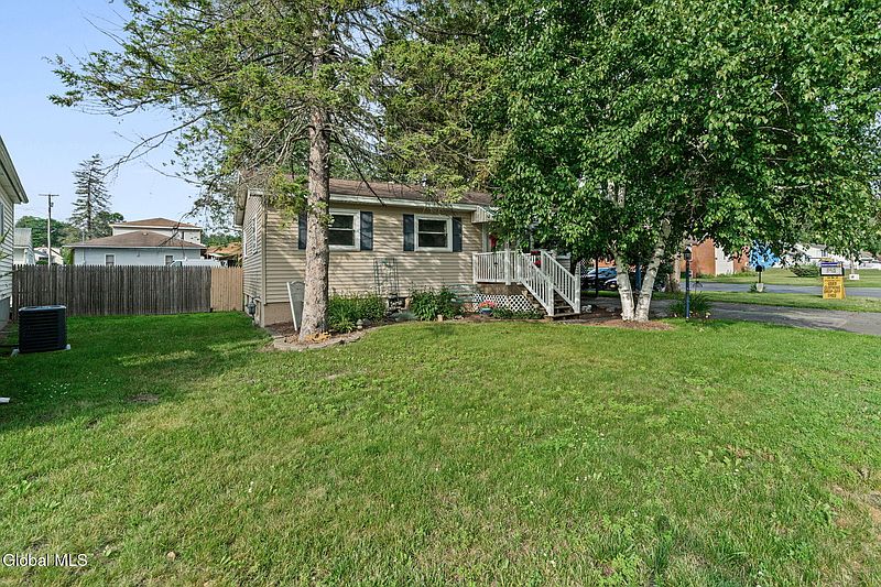3rd image of 2525 Consaul Road
