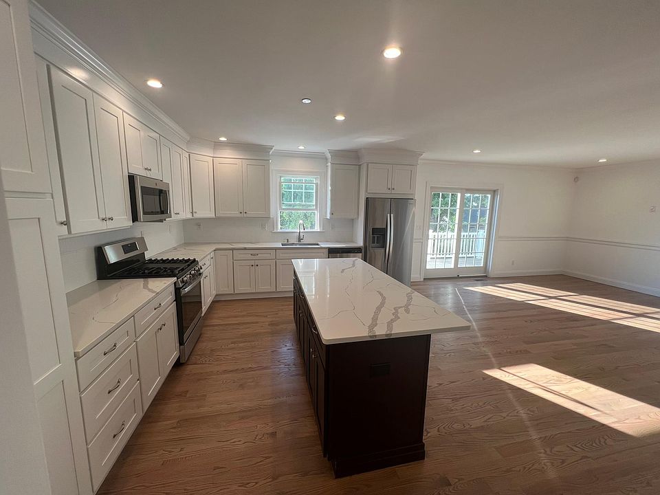1st image of 111 Lincoln Ave E
