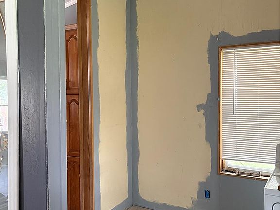 4th image of 306 W 5th St