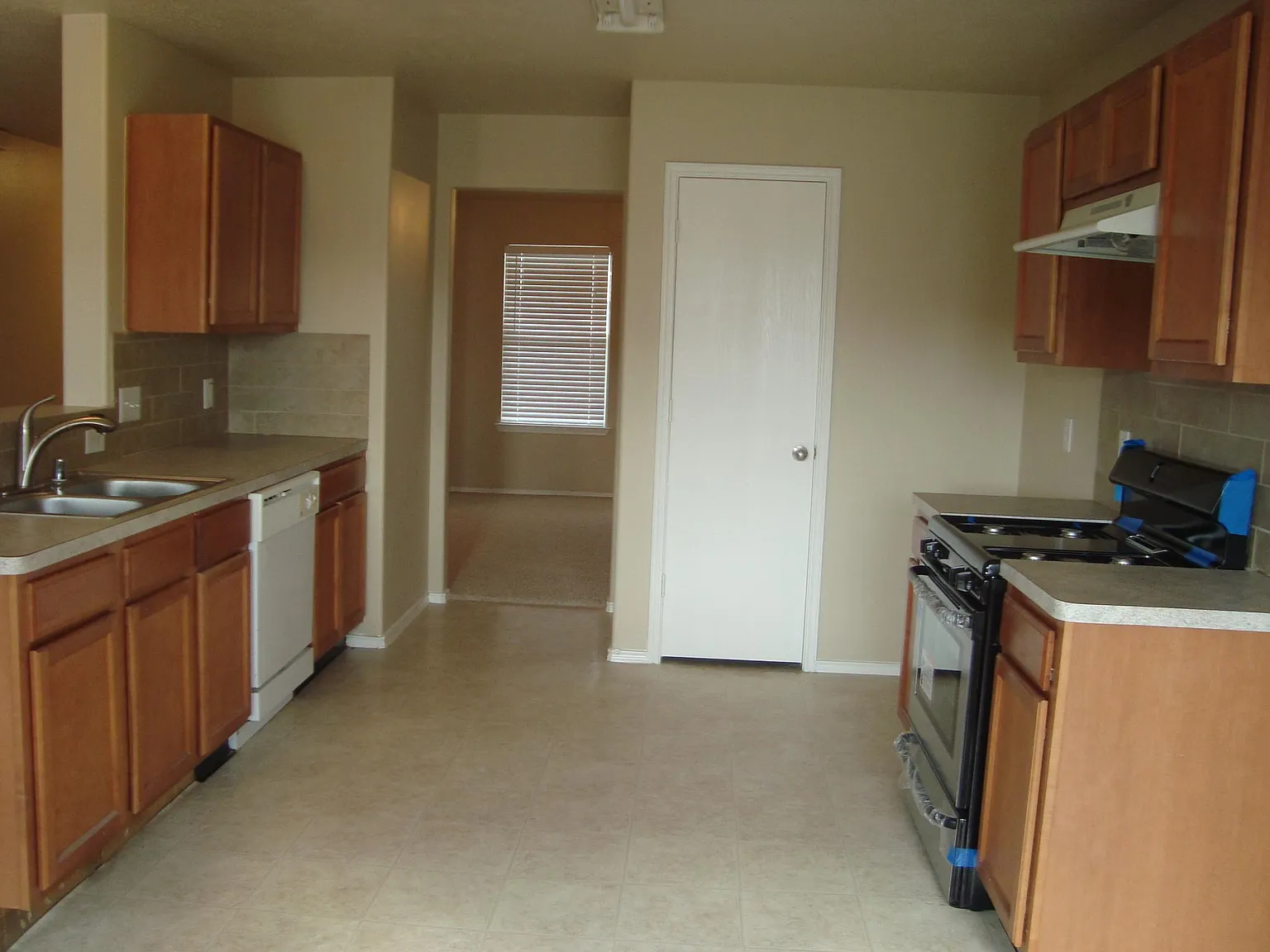 3 bed, 1964 sqft, $1,675 — Photo 3