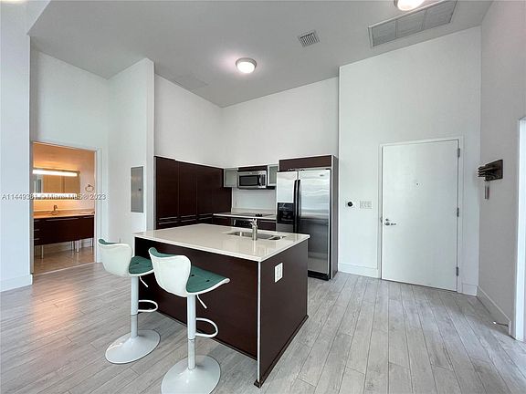 4th image of 1900 N Bayshore Dr APT 709