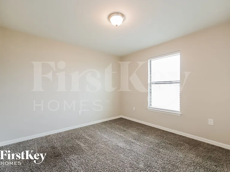 3008 45th St SW — Photo 13