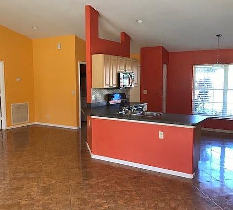 4th image of 3013 SW Circle St