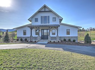 190 Farmhouse Village Trl, Butler, TN 37640