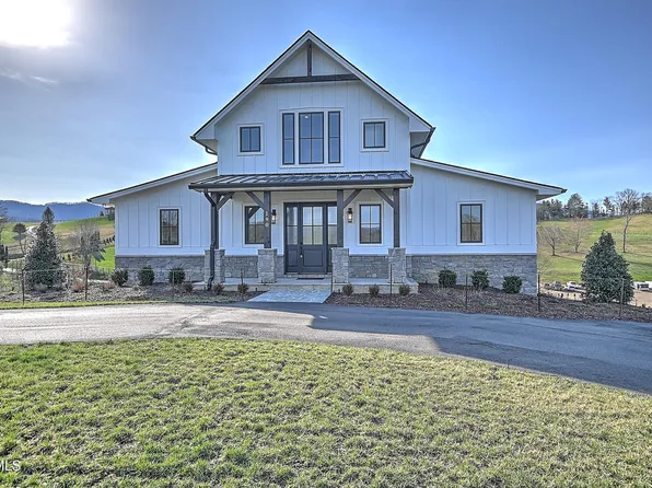 190 Farmhouse Village Trl, Butler, TN 37640