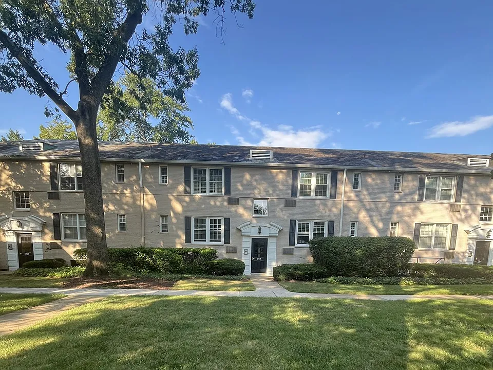 212 N George Mason Dr #4