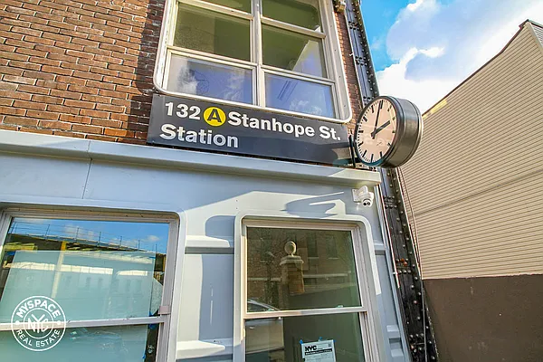 Rented by MySpaceNYC | media 10