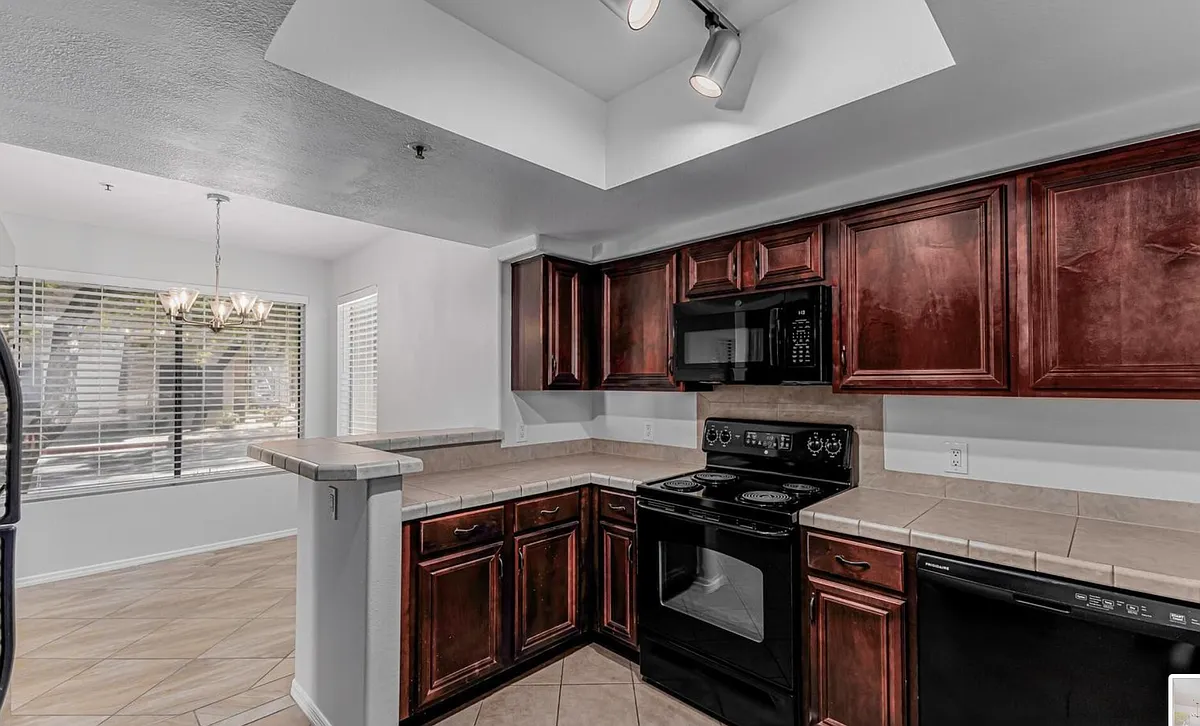 Building Photo - 4925 E Desert Cove Ave #106