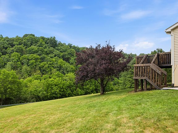 4th image of 479 Smith Creek Rd