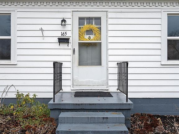 5th image of 165 Richardson Pl