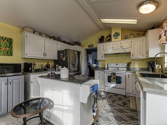 4th image of 20 Rollingwood Dr Space 194