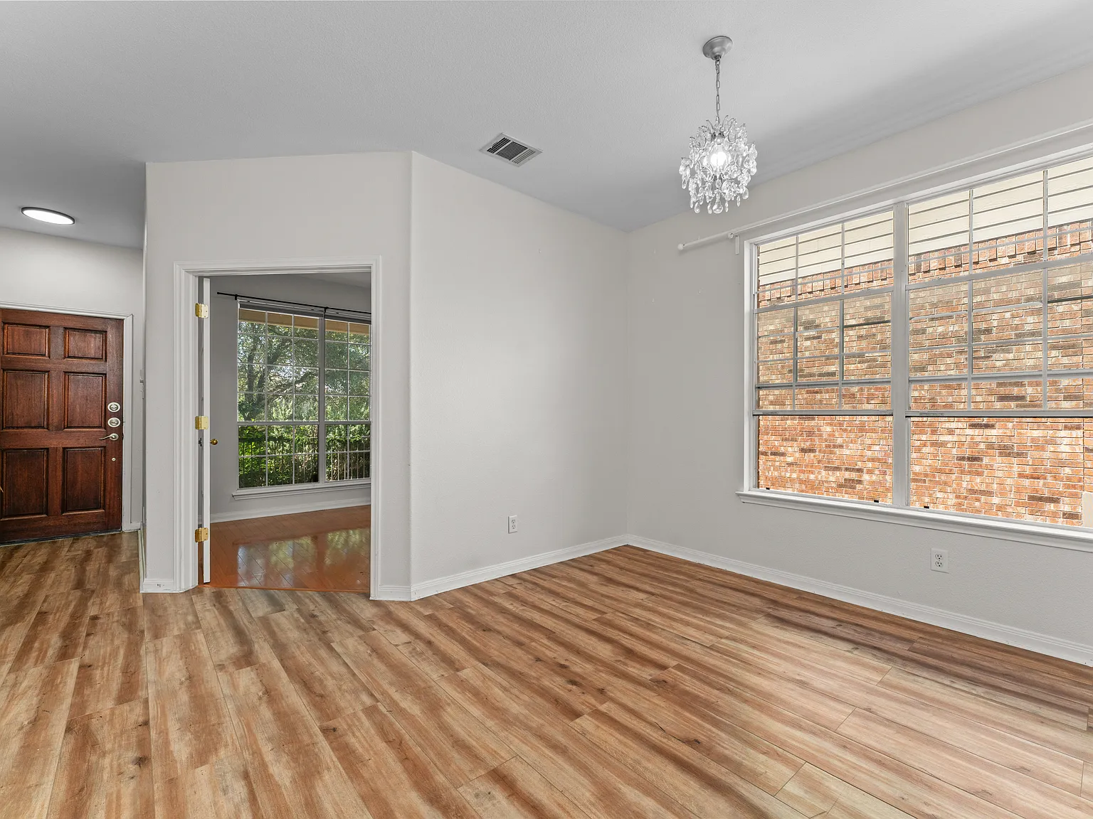 5 bed, 2484 sqft, $2,550 — Photo 3