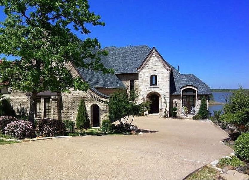 1st image of 723 Winding Bend Cir