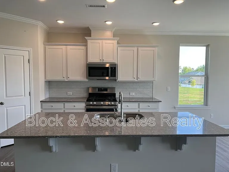 262 Streamliner Blvd — Photo 7