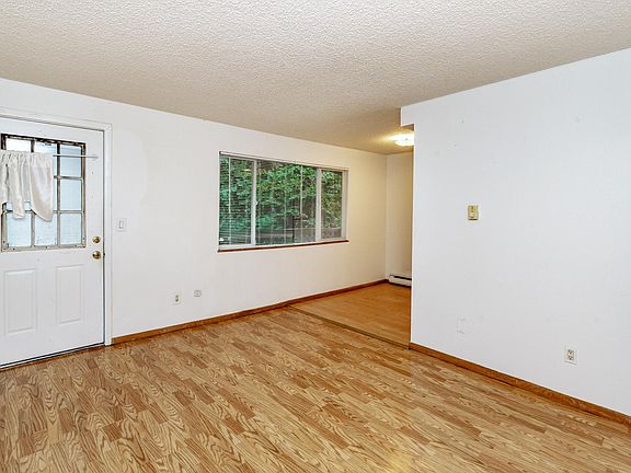 4th image of 3320 S Ainsworth Ave APT 4