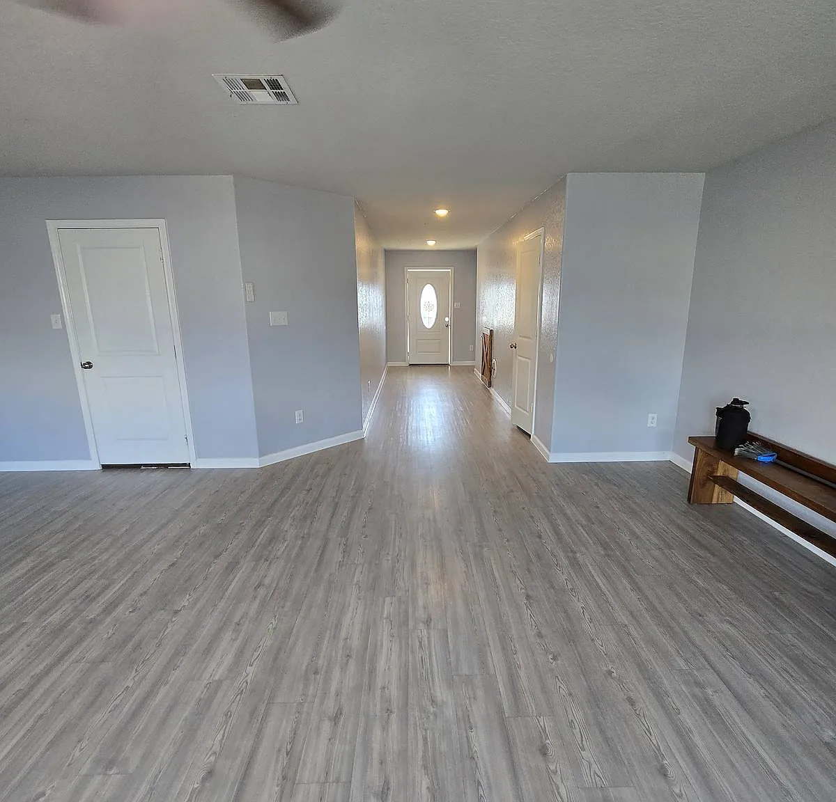 4 bed, 2.5 bath, 1950 sqft, $2,000 — Photo 2
