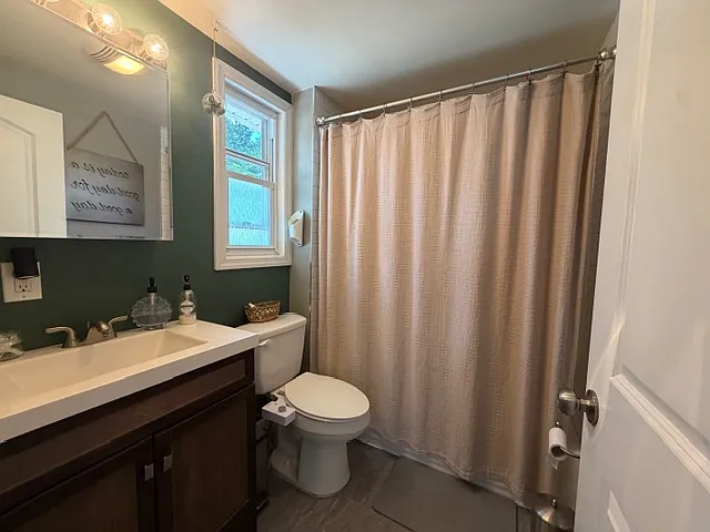 262 Windsor Rd — Photo 12