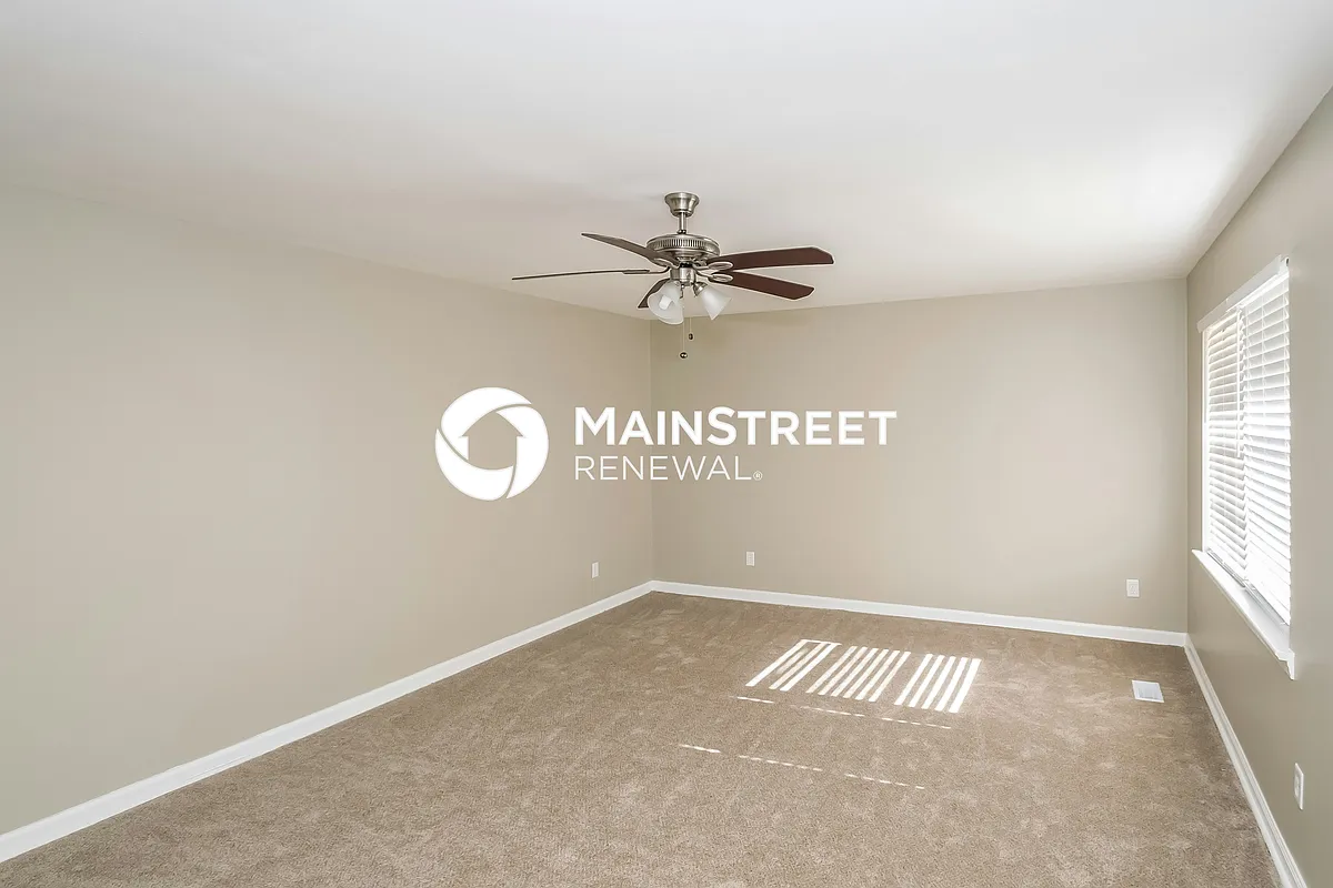 Living Room - 5712 Oakhill Dr