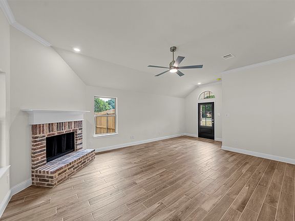 5th image of 425 Water Crest Ln