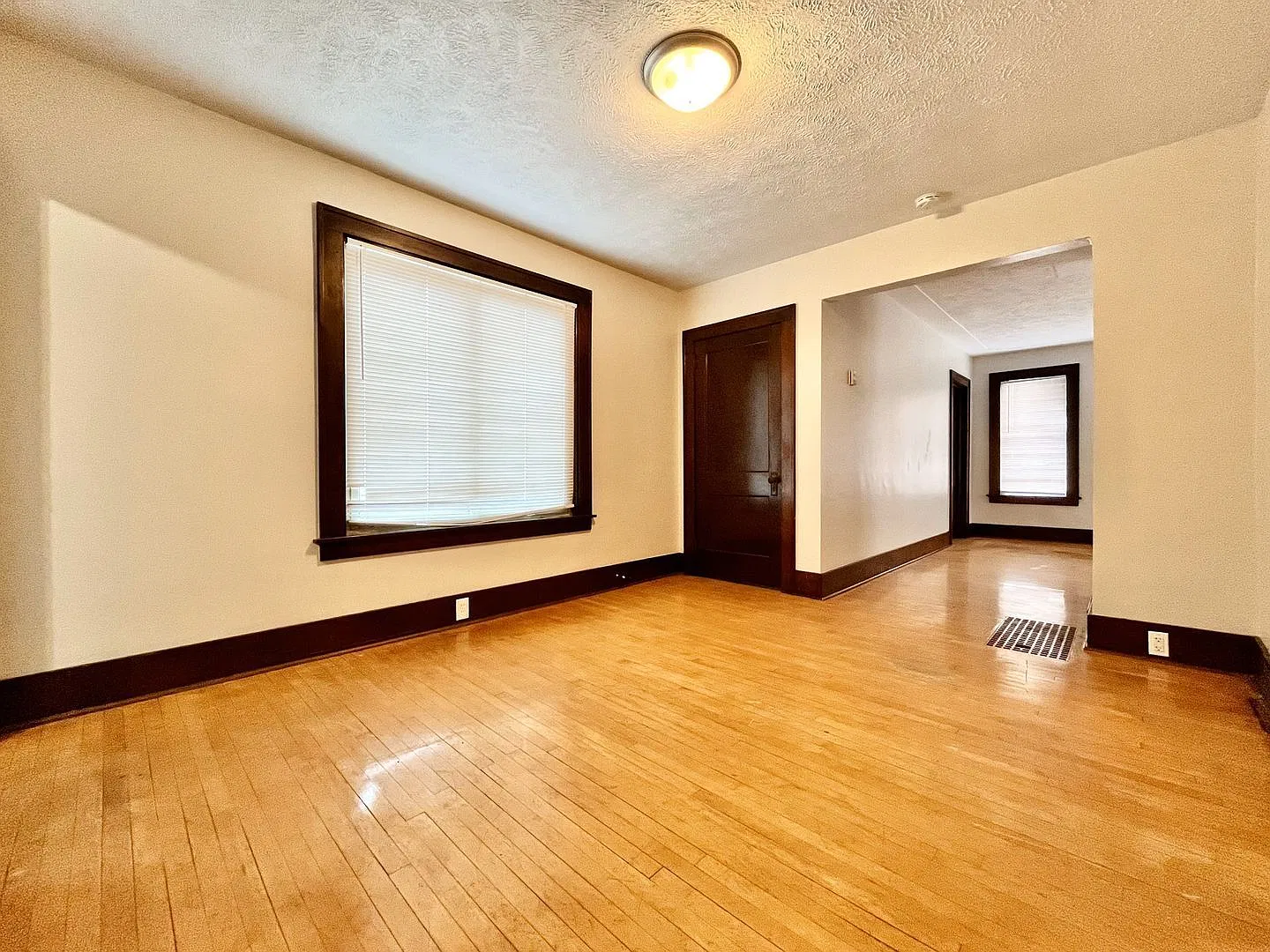 2 bed, 1.0 bath, $895 — Photo 4
