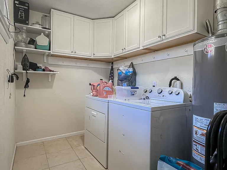 1346 Tallwood St — Photo 11