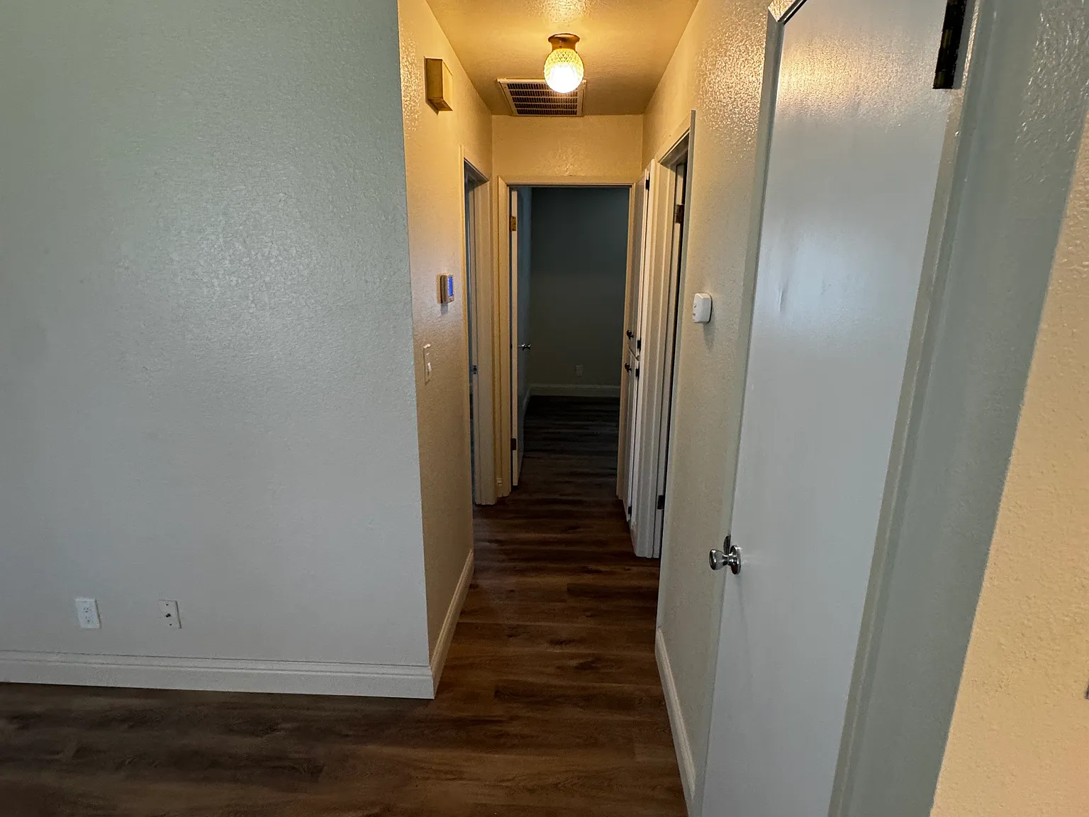 2 bed, 900 sqft, $1,600 — Photo 2