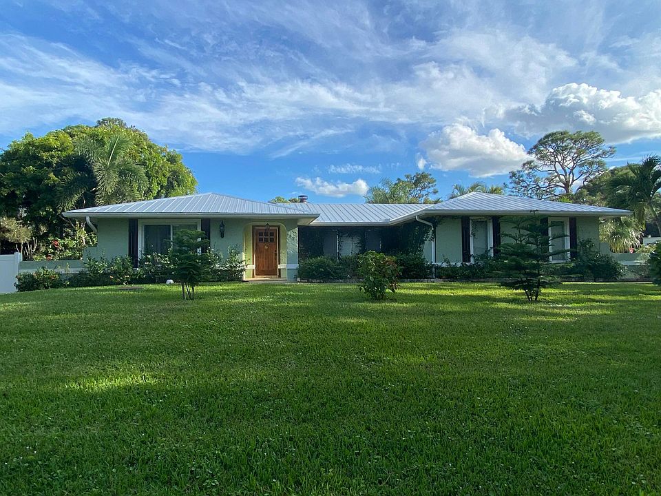1st image of 437 NE Bayberry Lane
