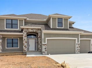 7075 NW Forest Lakes Dr, Kansas City, MO 64152