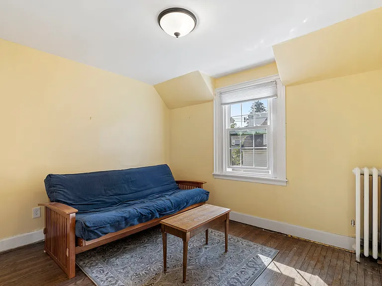 225 Trent Rd — Photo 2