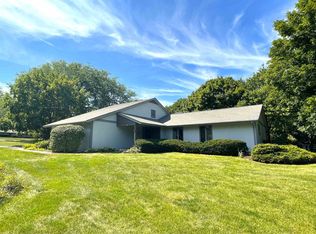 6123 Deepwood Dr, Cherry Valley, IL 61016