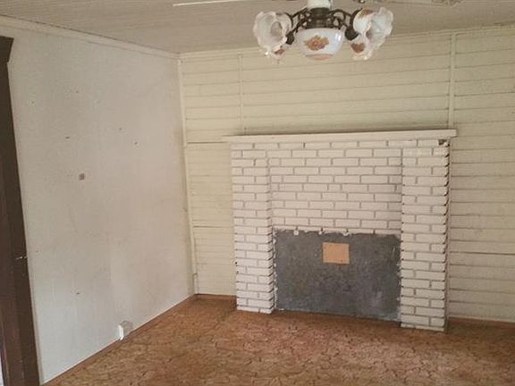 2nd image of 820 Center Ave