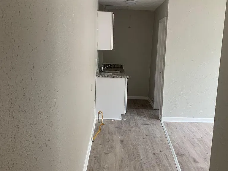 11118 Clifton — Photo 3
