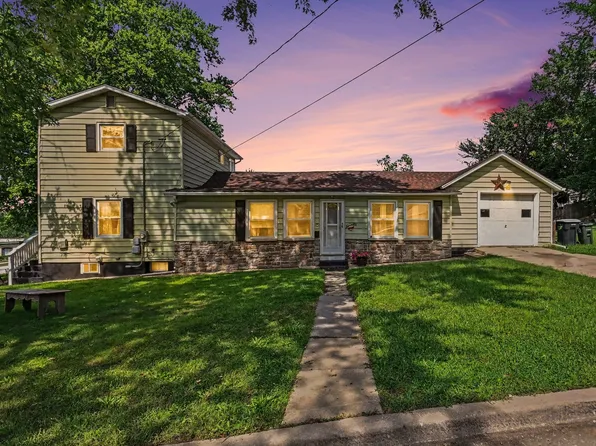 404 N River St, Batavia, IL 60510