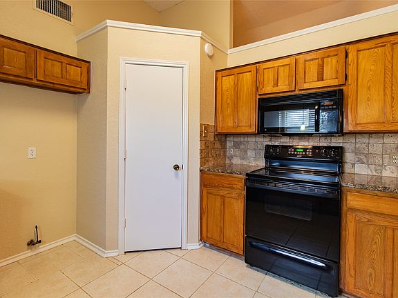 4th image of 8220 Willis Ln