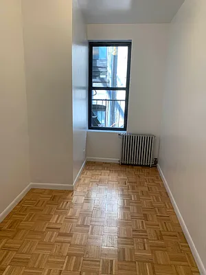 Rented by M.Grossman R.E. Management | media 16