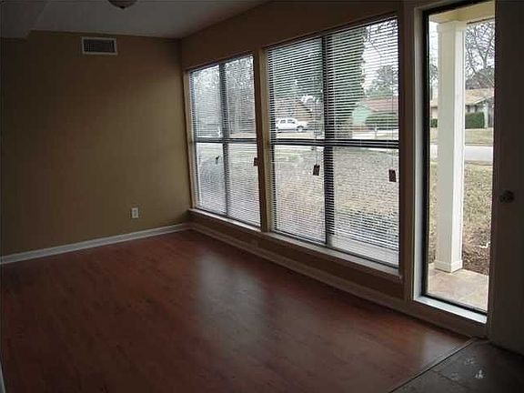4th image of 532 Shady Grove Dr