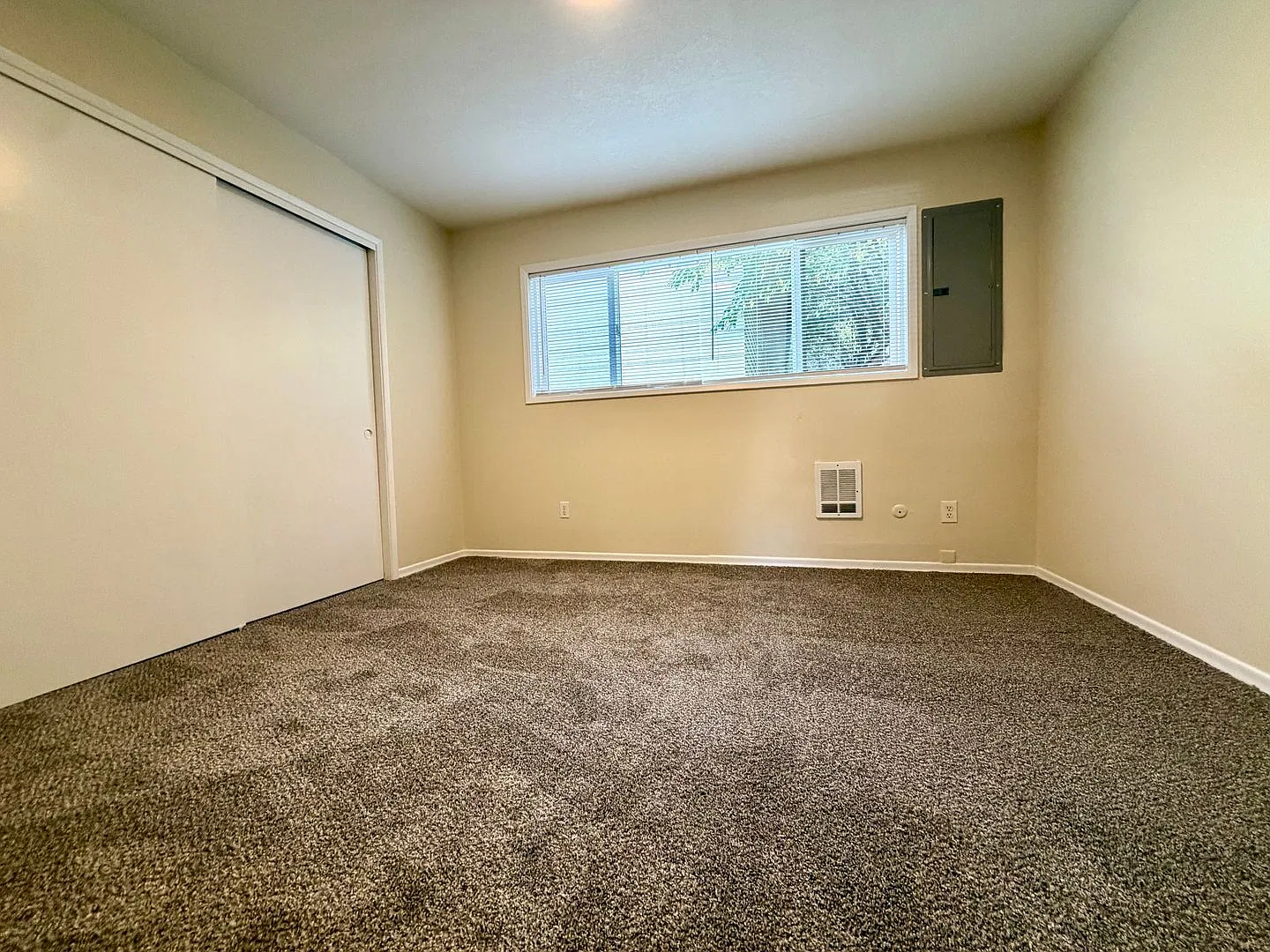 Golden Key Manor — Photo 4