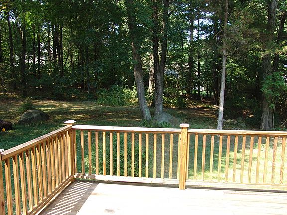Huge Deck and Nice yard
