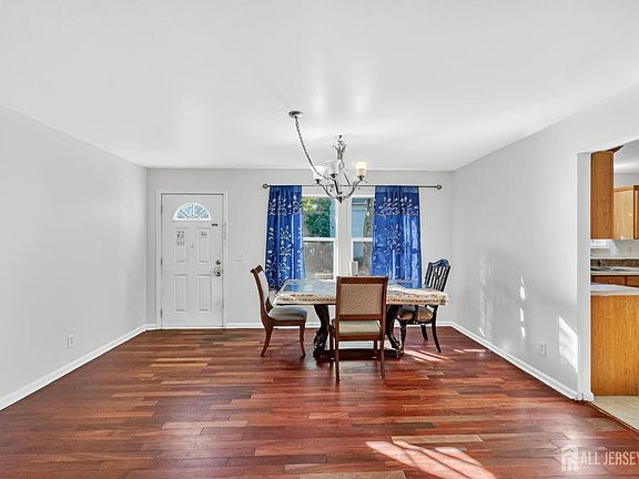 3rd image of 444 Hunt Ave