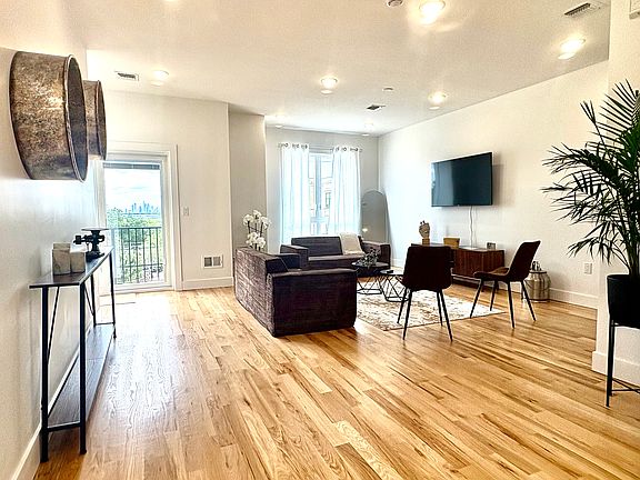 4th image of 365 Devon St #2