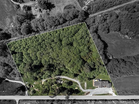 2nd image of 7586 Somenos Rd