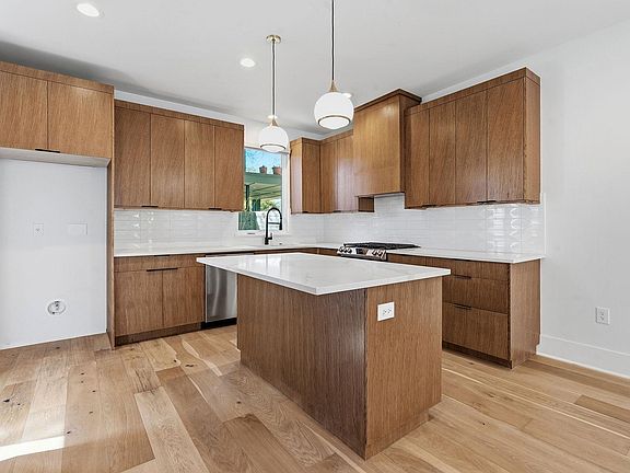 5th image of 2921 Lyons Rd #1