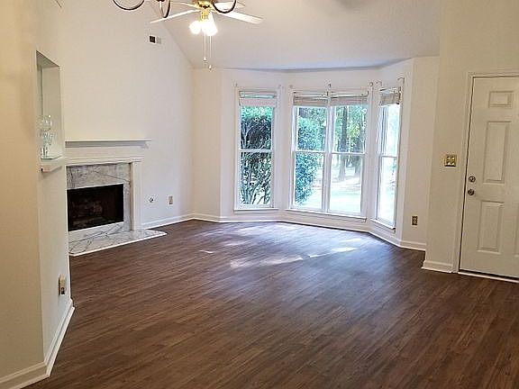 Living Room & gas fireplace