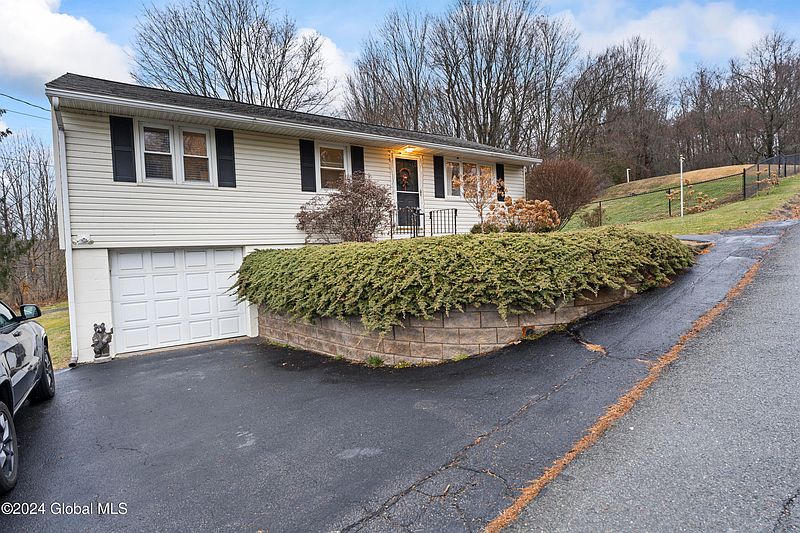 3rd image of 1602 Spring Ave Ext.