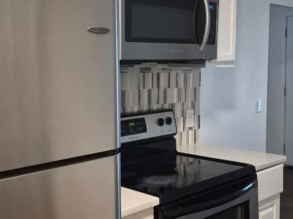 633-639 W 39th St #635, Savannah, GA 31415