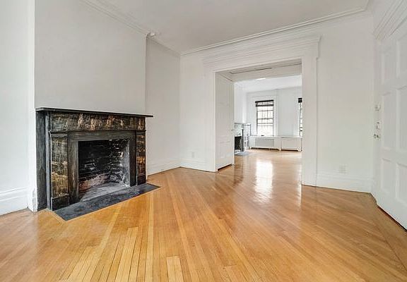 2nd image of 90 Charles St #2